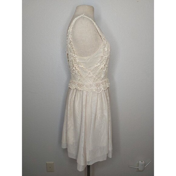 Love Fire Junior Womens Large Lace Dress Off White Beige Halter Lace Sleeveless - Picture 7 of 14